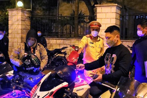 Cảnh sát 141 truy bắt quái xế chạy tốc độ cao, nẹt pô, rú ga trên đường Võ Chí Công