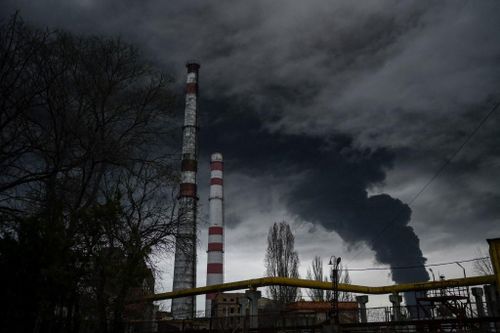 Khói đen bao trùm bầu trời Odesa