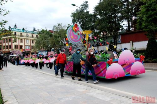 Tưng bừng Carnaval đường phố Sa Pa