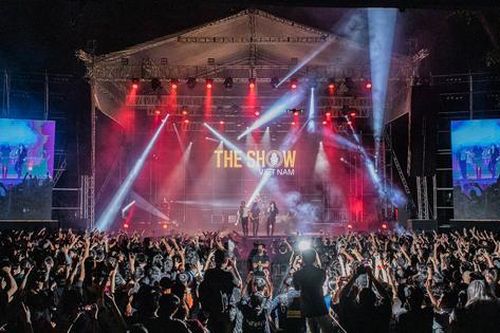 Gần 5.000 khán giả đến với Live concert 'Đường đến ngày vinh quang' của Bức Tường