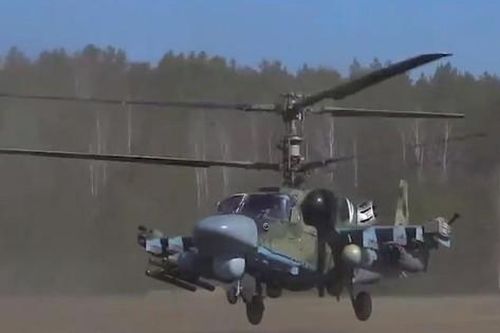 Trực thăng Ka-52 Nga bắn phá vị trí ngụy trang của quân đội Ukraine