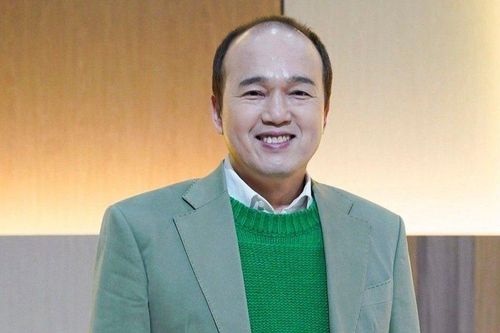 Nam diễn viên 'Hẹn hò chốn công sở' mua được nhà ở tuổi 56