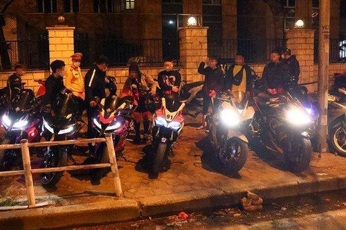 Vây bắt nhóm quái xế chạy xe phân khối lớn gây náo loạn đường phố