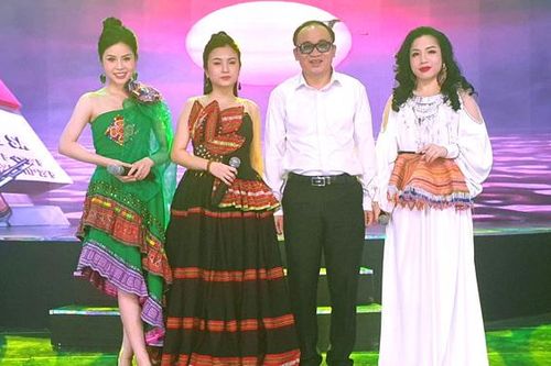 Nhóm Họa mi phố hát 'Khúc nhạc xuân' mừng ngày Giải phóng miền Nam