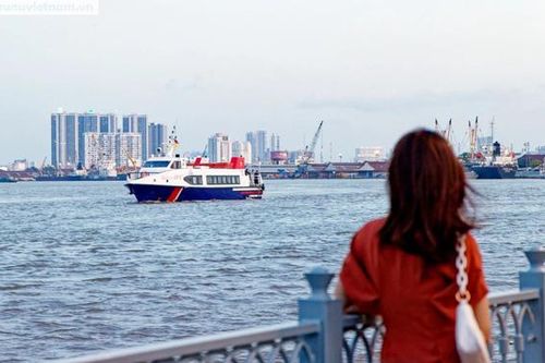 TPHCM: Cảnh đẹp như châu Âu ở Công viên Bến Bạch Đằng