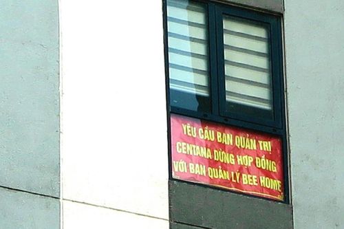Căng băng rôn phản đối BQL, cư dân chung cư TP Thủ Đức bị cắt nước