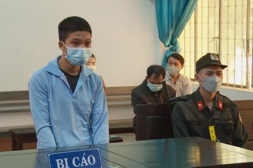 Lĩnh án 7 năm tù vì 'múa' dao đâm trọng thương mấy trai làng
