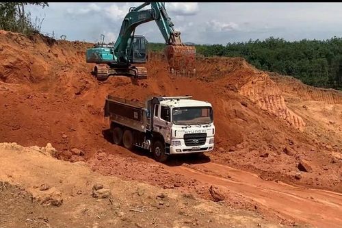 Kon Tum: Khai thác trái phép để san lấp công trình 77 tỷ đồng?