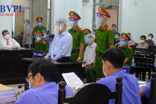 Hai cựu Chủ tịch UBND tỉnh Khánh Hòa và 'bộ sậu' hầu tòa