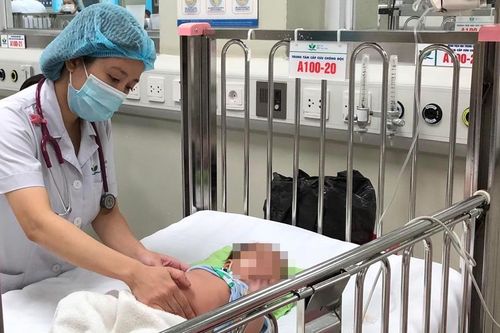 Bé trai rơi xuống ao được cứu sống – cảnh báo tai nạn đuối nước