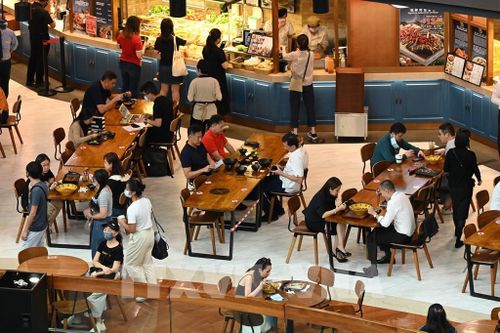 Singapore mở cửa trở lại hoạt động kinh doanh dịch vụ giải trí về đêm