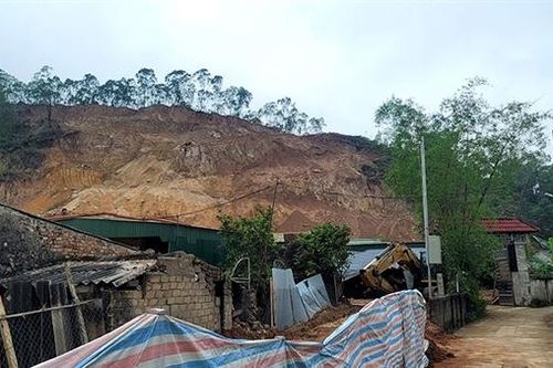 Tiến độ cao tốc ì ạch vì nhiều hộ dân 'cố thủ' nơi ở cũ