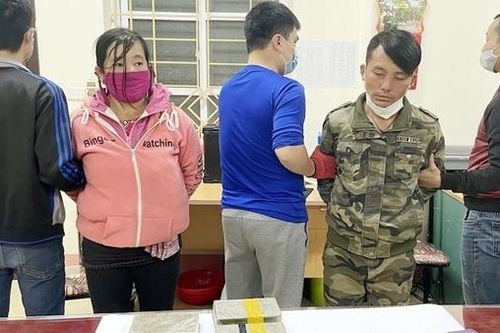 'Tha mồi' lúc chạng vạng tối