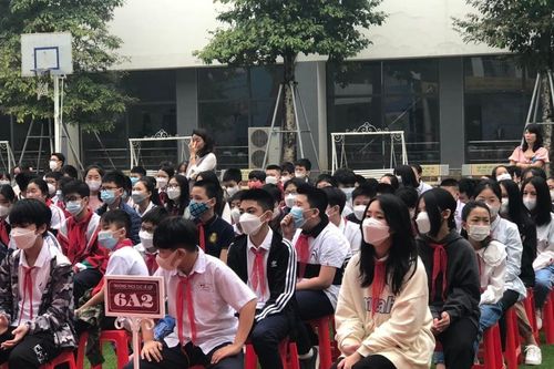 Gần 80% học sinh tiểu học, lớp 6 của Hà Nội trở lại trường