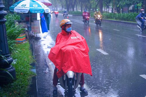 TP.HCM liên tục có mưa dông thời điểm chuyển mùa