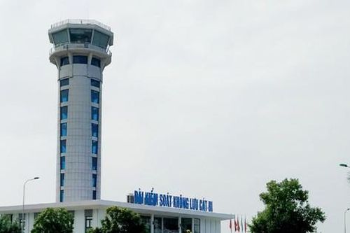 Phi công gọi 10 lần không liên lạc được với kiểm soát viên không lưu sân bay