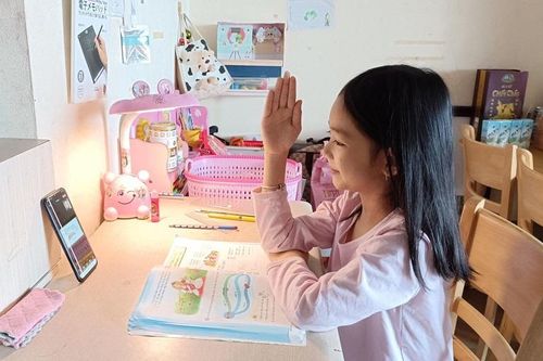 Ngăn chặn 'tiêu cực' từ áp lực học tập: Thầy cô không dồn ép, cha mẹ là bạn đồng hành