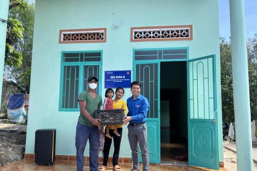 Khánh thành 2 căn nhà nhân ái được xây dựng từ 80.000 lời cảm ơn