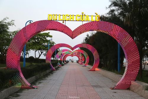 Cửa Lò gấp rút 'tân trang' đường phố, chuẩn bị khai trương mùa du lịch biển