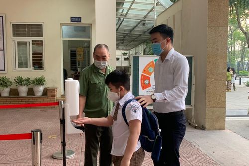 Hà Nội: Học sinh tiểu học hào hứng đến trường học trực tiếp