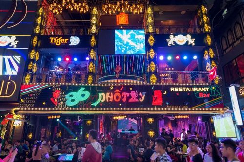 Hà Nội cho phép mở lại karaoke, massage, quán ba từ 0h ngày 8/4
