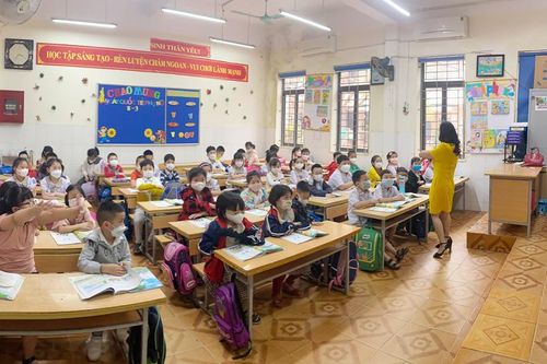 Ngày đầu học sinh tiểu học, lớp 6 trở lại trường: Tỷ lệ đi học cao, tập trung rèn nếp