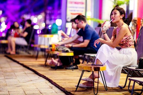 Ở khách sạn 5 sao, ăn quán vỉa hè khi đi Phú Quốc, Đà Nẵng, Hội An