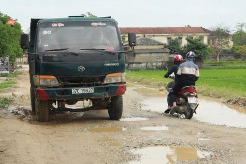 Hà Tĩnh: Đường trăm tỷ đang thi công đột ngột tạm dừng