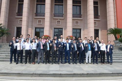 Học viên Lớp Cao cấp chính trị K72.C03 dâng hương Chủ tịch Hồ Chí Minh