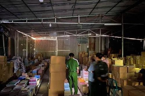 Khởi tố thêm 22 bị can trong đường dây sách giả thu lợi 50 tỷ đồng