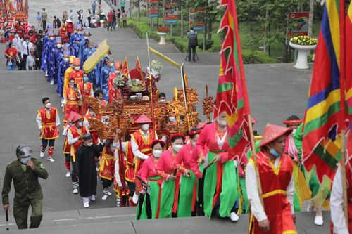 Trang nghiêm, rực rỡ sắc màu lễ rước kiệu về Đền Hùng