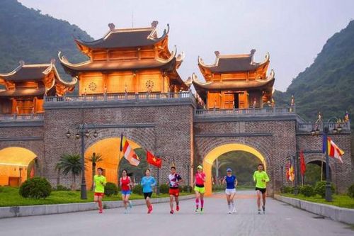 Giải chạy Marathon 'Vì an toàn giao thông' lần thứ nhất tổ chức tại Hà Nam