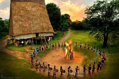 Du dịch góp phần phát huy văn hóa cồng chiêng