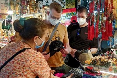 Tiểu thương chợ Bến Thành đóng cửa sạp hàng vì đâu?
