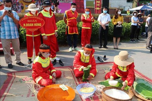 Sôi nổi Hội thi gói, nấu bánh chưng, giã bánh giầy mừng Giỗ Tổ Hùng Vương