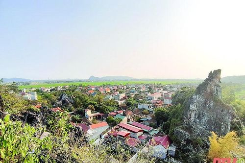 'Bàn A muôn dặm một cõi riêng'