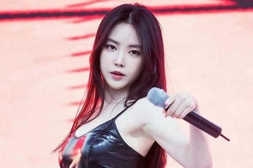 Trưởng nhóm Apink lên tiếng về sự ra đi của Son Na Eun