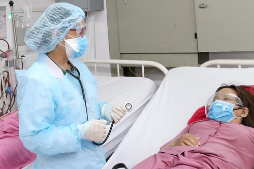 Thành phố Hồ Chí Minh trả lương 9 triệu đồng/tháng cho bác sĩ về hưu làm việc tại trạm y tế