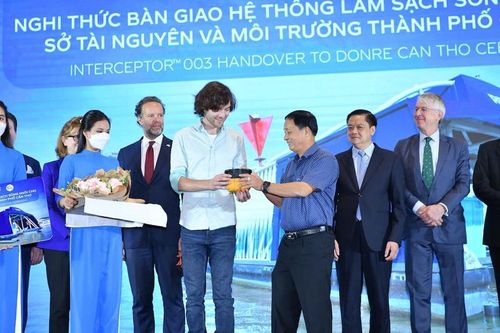Nhiều doanh nghiệp, Tổ chức phi chính phủ và các cơ quan quản lý nhà nước cùng có mặt tại Cần Thơ trong sự kiện 'Chống ô nhiễm rác thải nhựa' do The Ocean Cleanup và Coca-Cola Việt Nam đồng chủ trì