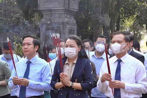Lễ dâng hương tại Lễ hội Hoa Lư 2022