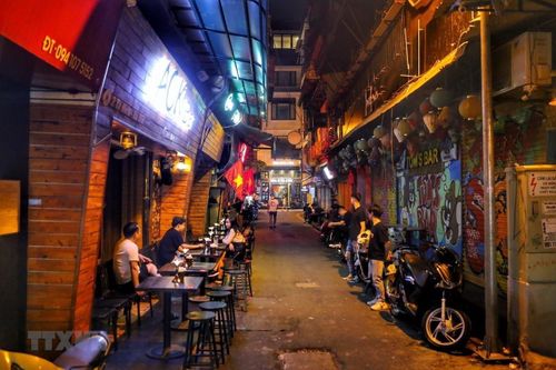 Các quán bar tại Hà Nội hoạt động trở lại từ 0h ngày 8/4