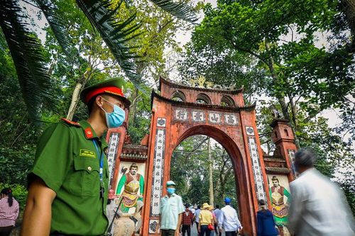 Nhiều giải pháp đảm bảo an toàn cho du khách về dự Giỗ Tổ Hùng Vương