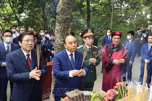 Chủ tịch nước Nguyễn Xuân Phúc dâng hương Giỗ Tổ Hùng Vương