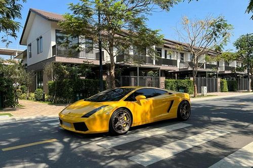 Đại gia Đặng Lê Nguyên Vũ trải nghiệm 'bò già' Lamborghini Gallardo