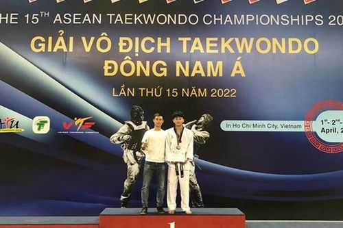 Chàng trai mồ côi chinh phục Taekwondo Đông Nam Á