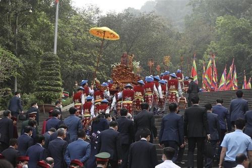 Người dân cả nước thành kính hướng về ngày Giỗ Tổ Hùng Vương