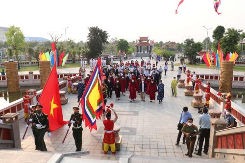 Cần Thơ: Đền thờ Vua Hùng đón hàng chục nghìn lượt khách mỗi ngày