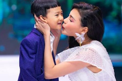 Thúy Diễm và con trai Bảo Bảo làm vedette tại Vietnam Junior Fashion Week