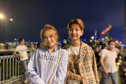 Người dân TP.HCM chơi thâu đêm ở phố đi bộ, bến Bạch Đằng dịp giỗ Tổ