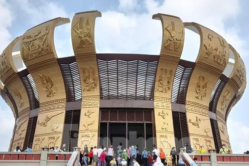 Ngày cuối nghỉ lễ, hàng ngàn du khách nườm nượp về Đền Hùng ở Cần Thơ